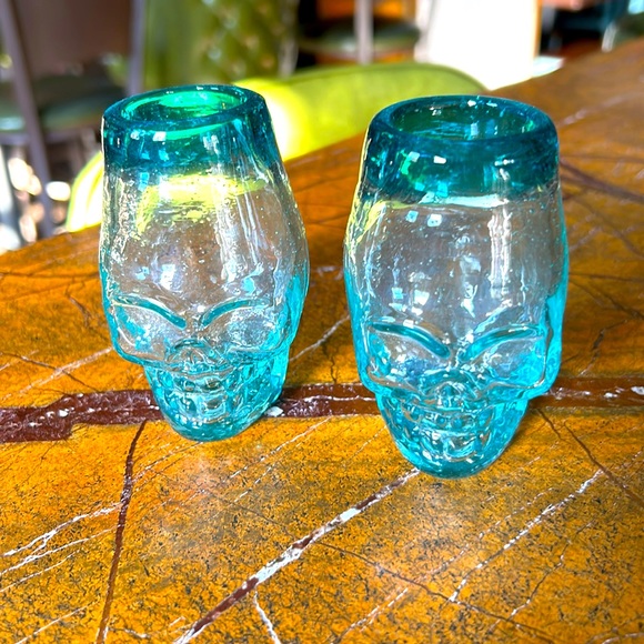 NEW Handblown 2pc Skull Shot Glasses - Picture 1 of 6